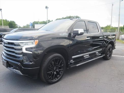 Used 2024 Chevrolet Silverado 1500 High Country w/ Technology Package AWD/4WD image 8
