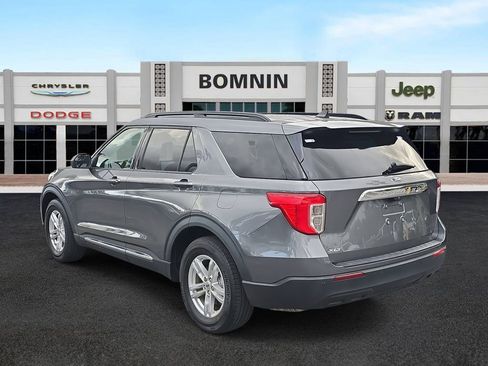 Used 2022 Ford Explorer XLT image 4