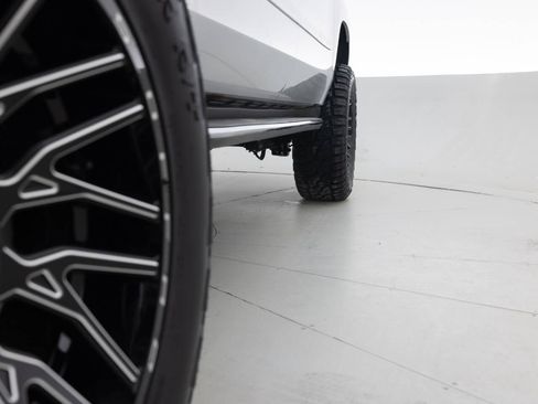 Used 2016 Chevrolet Suburban LTZ image 22