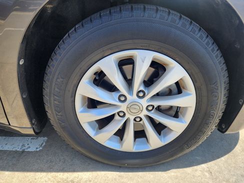 Used 2017 Chrysler Pacifica Touring-L image 32