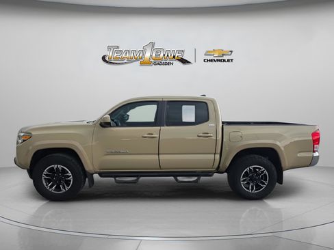 Used 2017 Toyota Tacoma SR5 w/ Tow Package RWD image 5