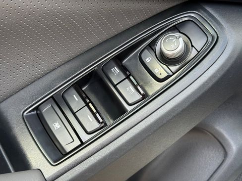 Used 2022 Subaru Crosstrek 2.5i Sport w/ Moonroof Package image 8