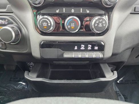 Used 2025 RAM 1500 Big Horn AWD/4WD image 33