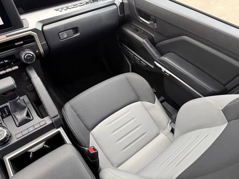 Used 2025 Toyota Tacoma TRD Off-Road image 27