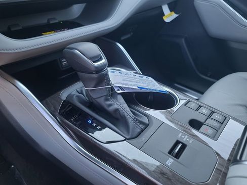 New 2026 Toyota Highlander Platinum image 43