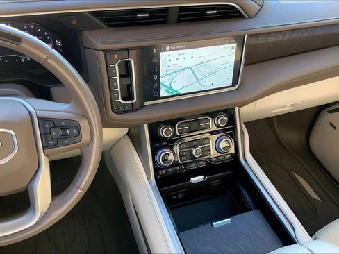 Used 2023 GMC Yukon XL Denali w/ Advanced Technology Package image 7