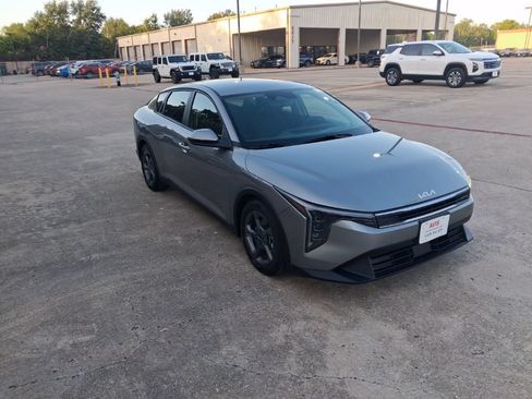 Used 2025 Kia K4 FWD image 6