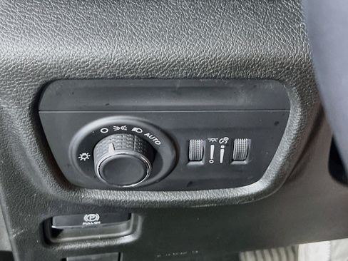 Used 2023 Jeep Grand Cherokee Laredo AWD/4WD image 10