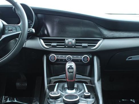 Used 2017 Alfa Romeo Giulia Sprint w/ Cold Weather Package image 17