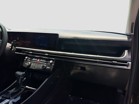 Certified 2025 Hyundai Tucson SE FWD image 27