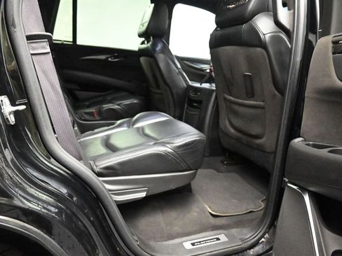 Used 2015 Cadillac Escalade Platinum image 21