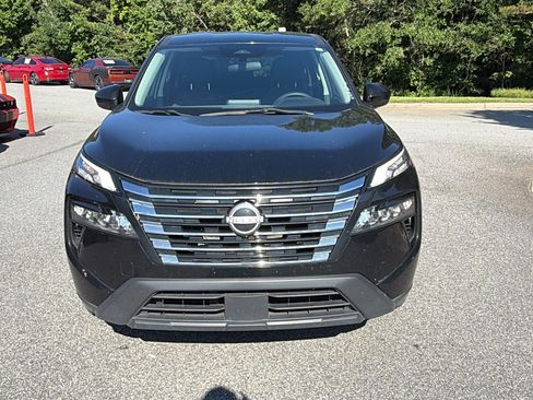 Used 2024 Nissan Rogue SV AWD/4WD image 3