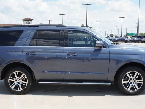 Used 2022 Ford Expedition XLT RWD image 4