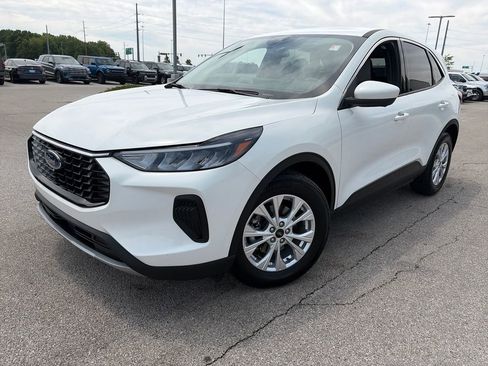 Used 2023 Ford Escape Active w/ Tech Pack #2 FWD image 3