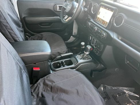 Used 2023 Jeep Wrangler Sahara image 17