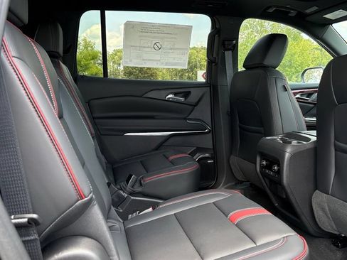 Used 2027 Chevrolet Traverse RS FWD image 24