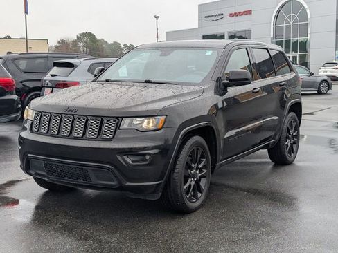 Used 2018 Jeep Grand Cherokee Altitude image 4