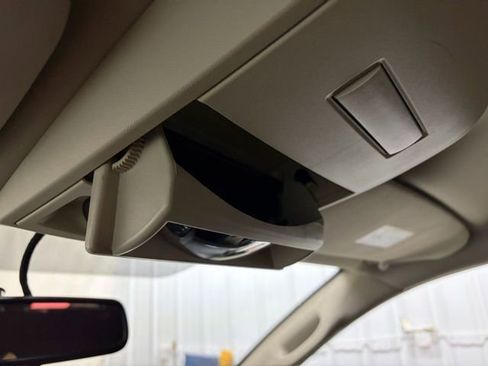 Used 2018 Dodge Grand Caravan SE w/ UConnect Hands-Free Group image 28