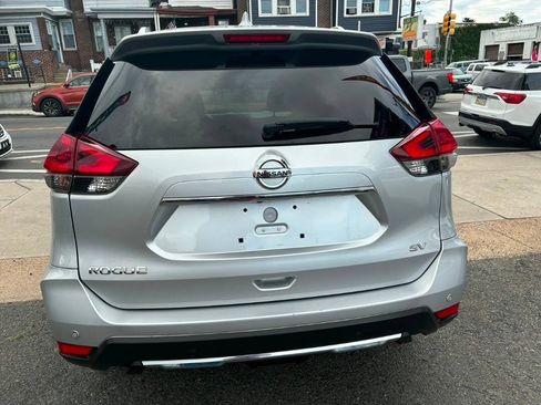 Used 2019 Nissan Rogue SV FWD image 3