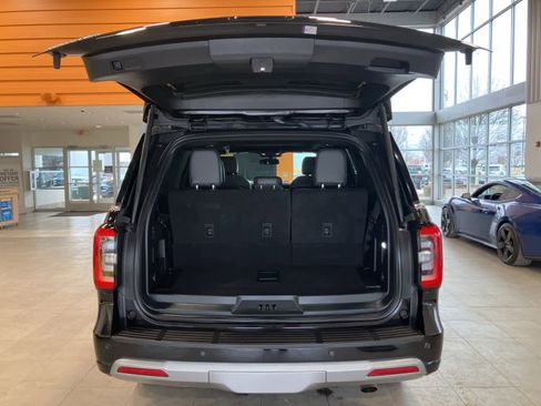 Used 2024 Ford Expedition Platinum image 37