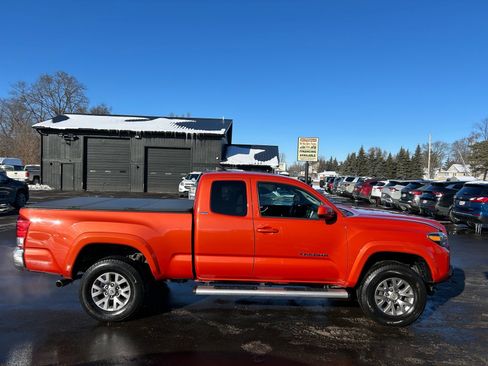Used 2016 Toyota Tacoma SR5 image 13