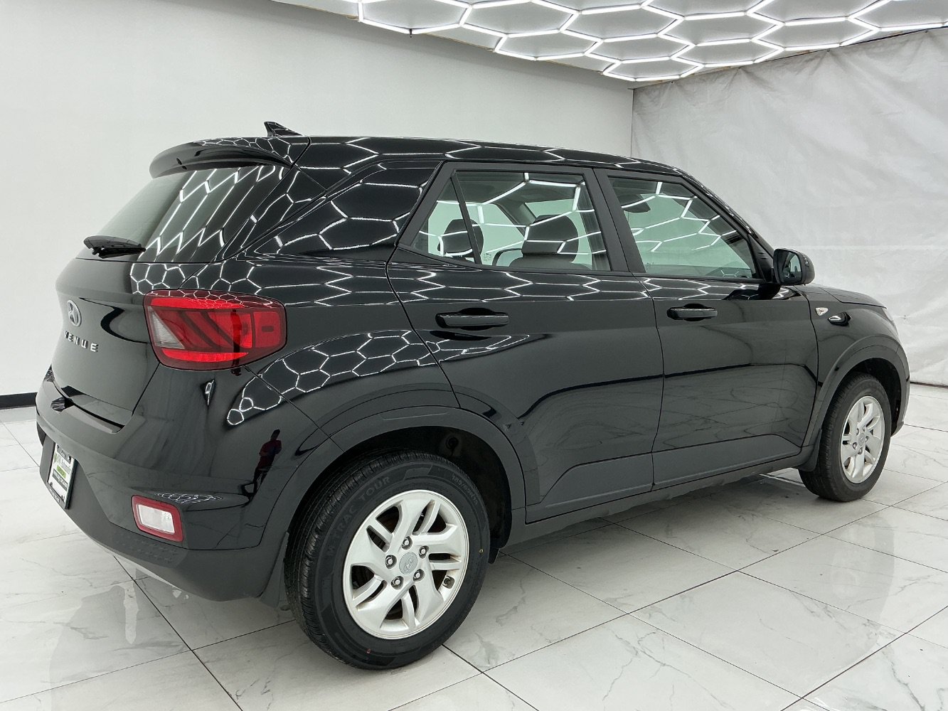 Used 2021 Hyundai Venue SE FWD image 11