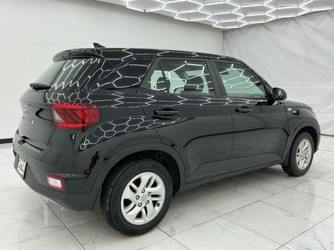 Used 2021 Hyundai Venue SE FWD image 11