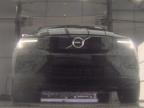 Used 2023 Volvo C40 P8 Recharge Plus w/ Protection Package Premier AWD/4WD image 3