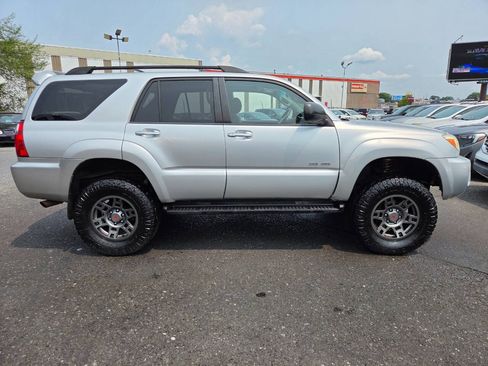 Used 2008 Toyota 4Runner SR5 AWD/4WD image 4