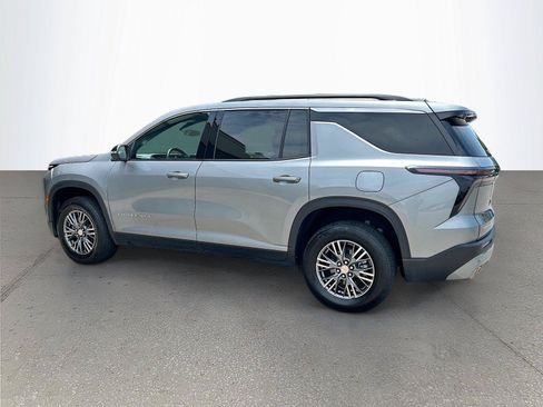 Used 2024 Chevrolet Traverse LT FWD image 6