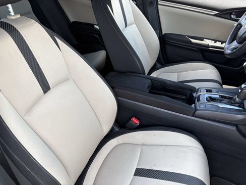Used 2018 Honda Civic Sport image 12