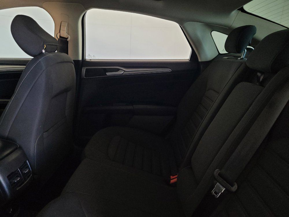 Used 2020 Ford Fusion SE FWD image 18