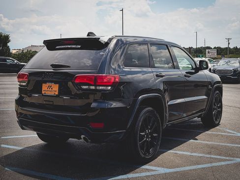 Used 2020 Jeep Grand Cherokee Altitude AWD/4WD image 10