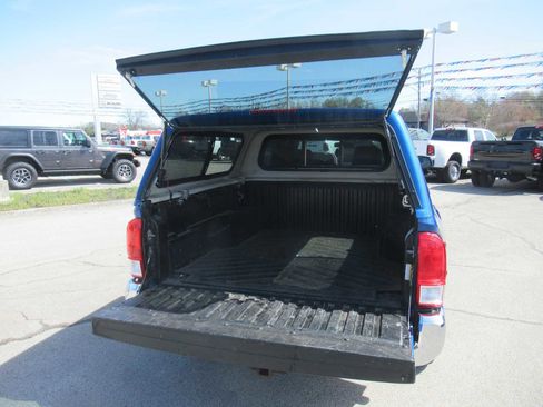 Used 2016 Toyota Tacoma SR5 w/ Towing Package image 5