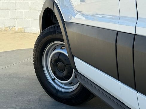 New 2025 Ford Transit 250 148 Medium Roof image 17