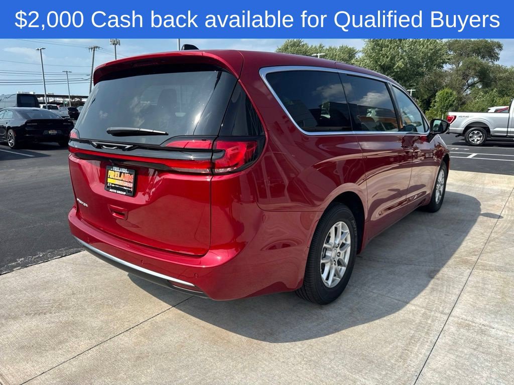 New 2027 Chrysler Pacifica Select FWD image 6