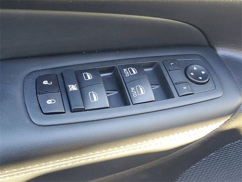 Used 2020 Jeep Grand Cherokee Limited image 17