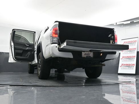 Used 2022 Toyota Tacoma TRD Off-Road w/ Technology Package image 43