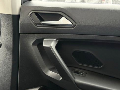 Used 2021 Volkswagen Tiguan SE image 38