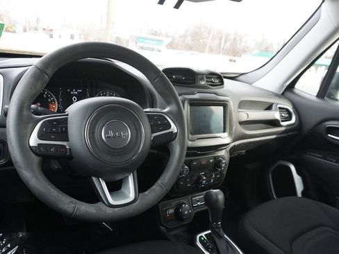 Used 2018 Jeep Renegade Latitude image 21