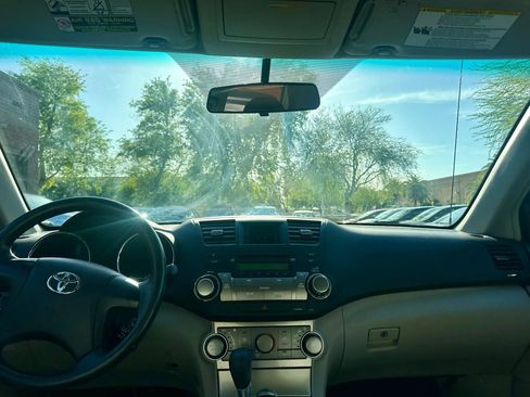 Used 2012 Toyota Highlander FWD image 12