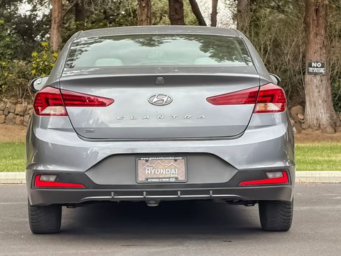 Used 2019 Hyundai Elantra SE w/ Cargo Package FWD image 5