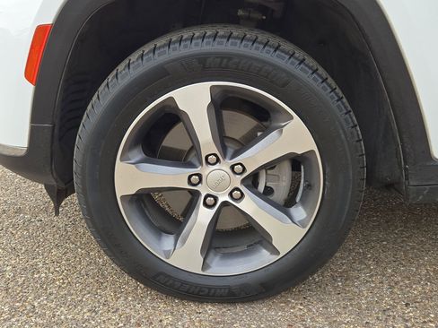 Used 2023 Jeep Grand Cherokee L Limited image 11