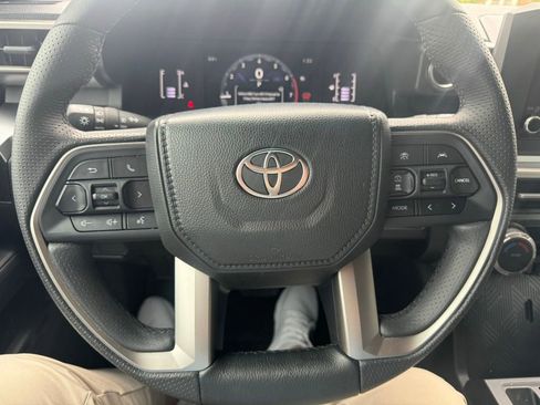 Used 2025 Toyota 4Runner SR5 AWD/4WD image 14