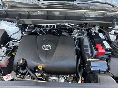 Used 2021 Toyota Highlander XSE AWD/4WD image 9