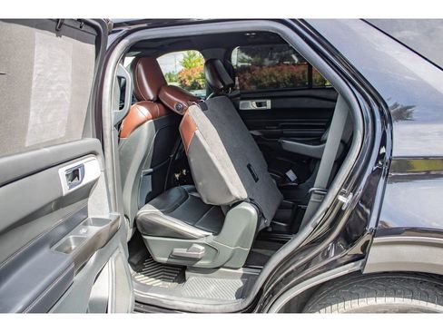 Used 2020 Ford Explorer Platinum w/ Premium Technology Package AWD/4WD image 21