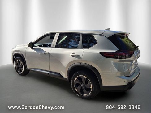 Used 2024 Nissan Rogue SV FWD image 3