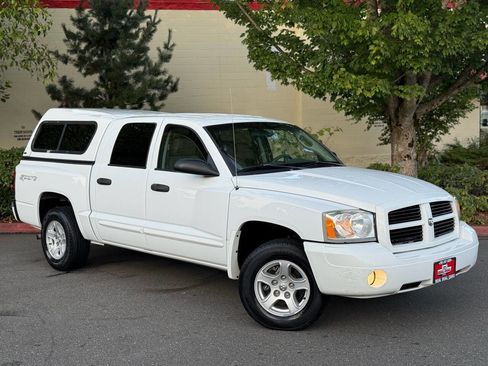 Used 2006 Dodge Dakota SLT w/ Sport Appearance Group image 2