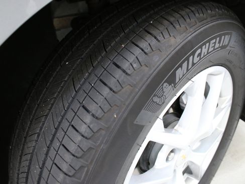 Certified 2023 Chevrolet Equinox LT FWD image 32