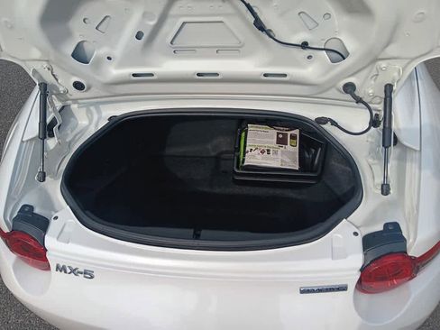 Used 2021 MAZDA MX-5 Miata RF Grand Touring image 12